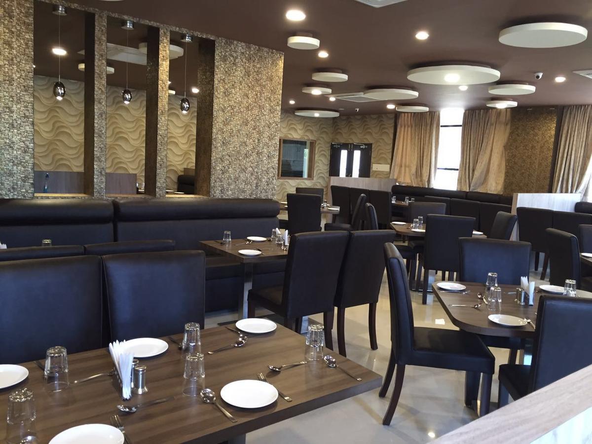 Park Hotel And Resort Kaglipur Luaran gambar