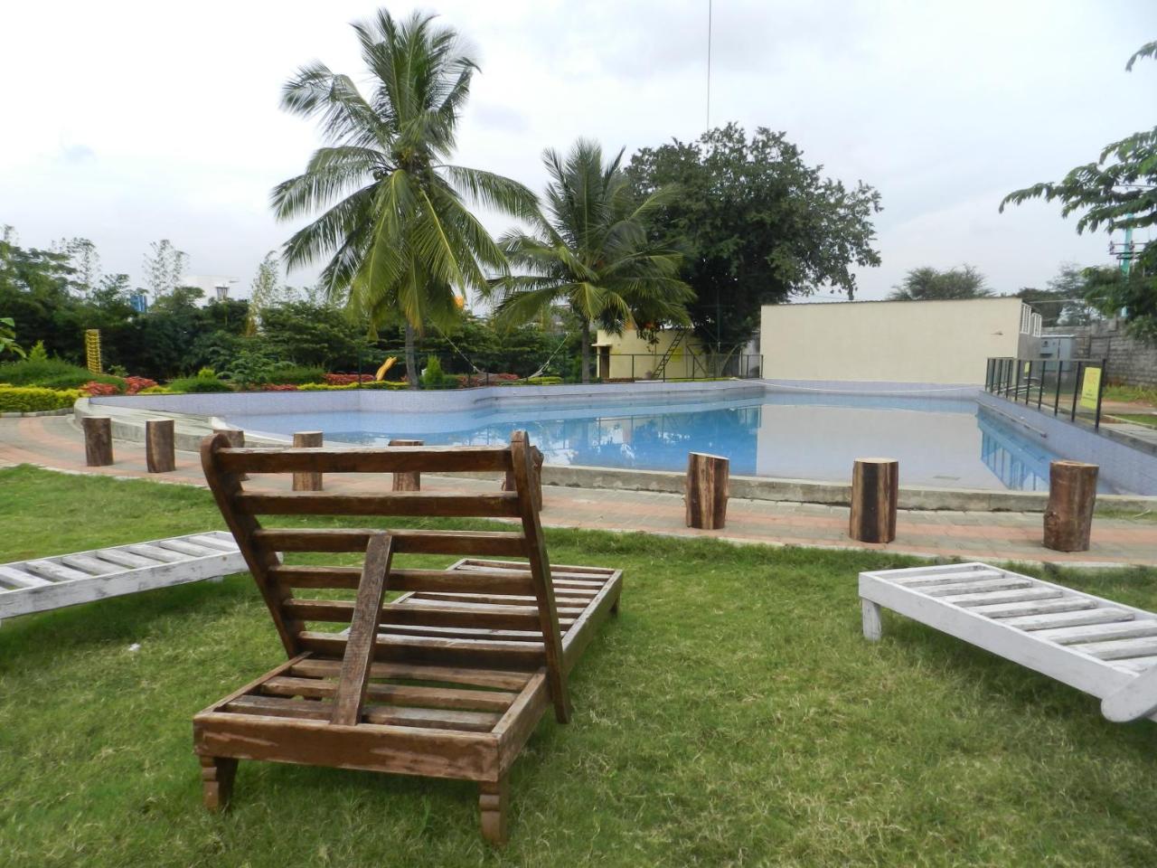 Park Hotel And Resort Kaglipur Luaran gambar